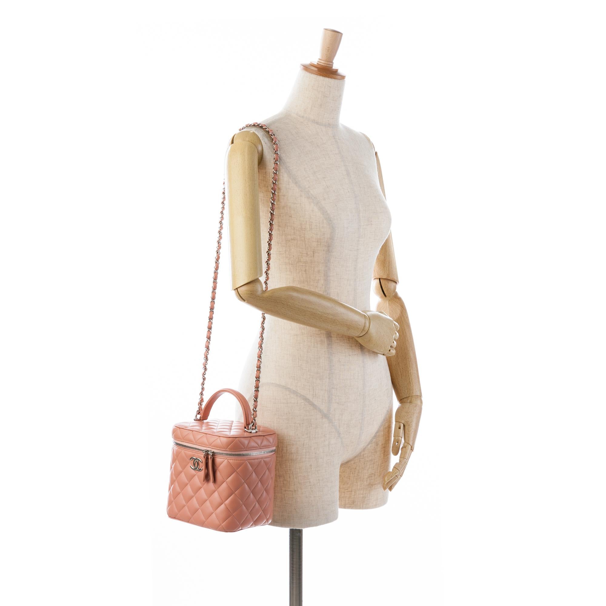 Chanel Lambskin Top Handle Vanity Case with Chain (SHG-K2wZoF)