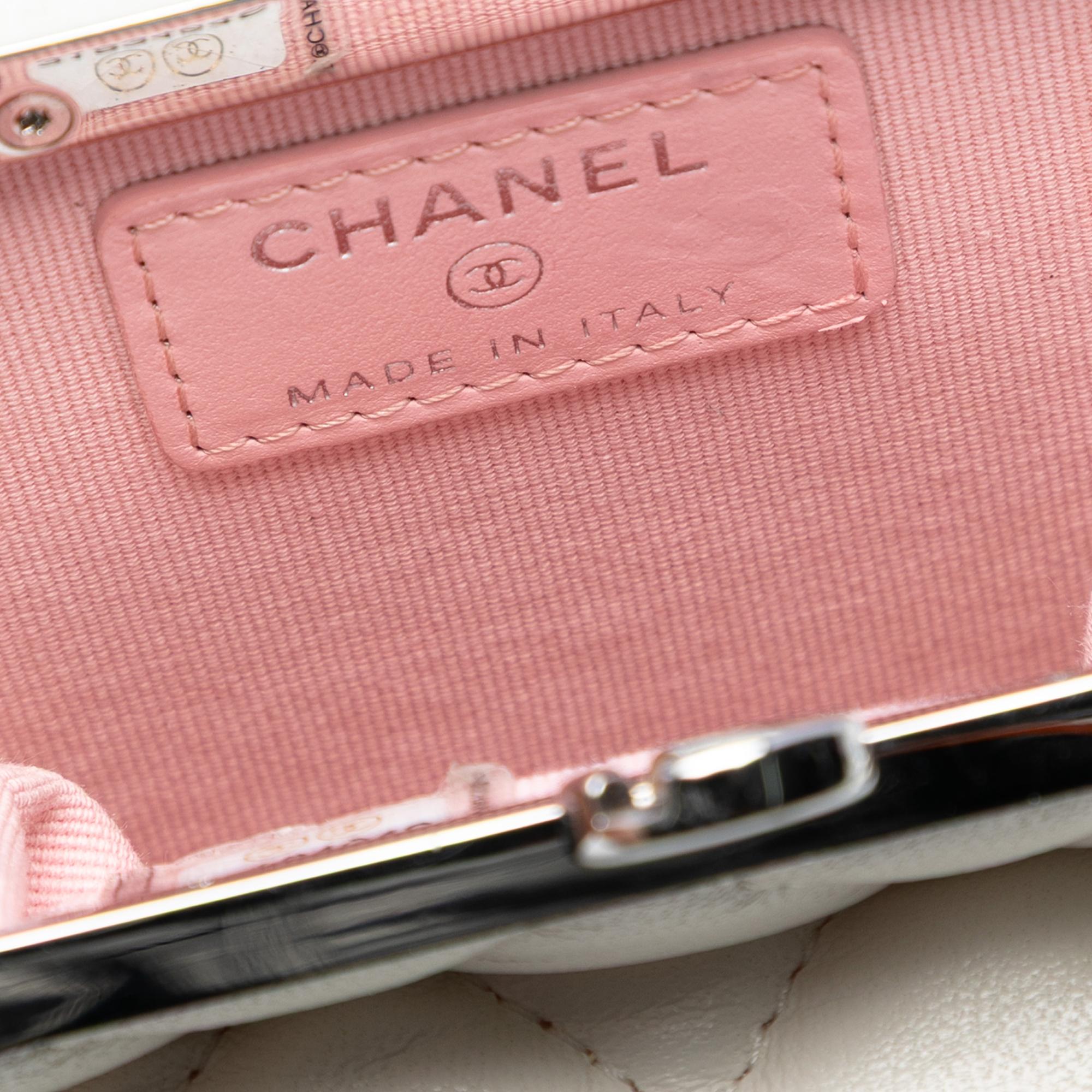 あ*じ様 CHANELレディースバッチ Chanel Lambskin and Acrylic Kiss Clutch with Chain