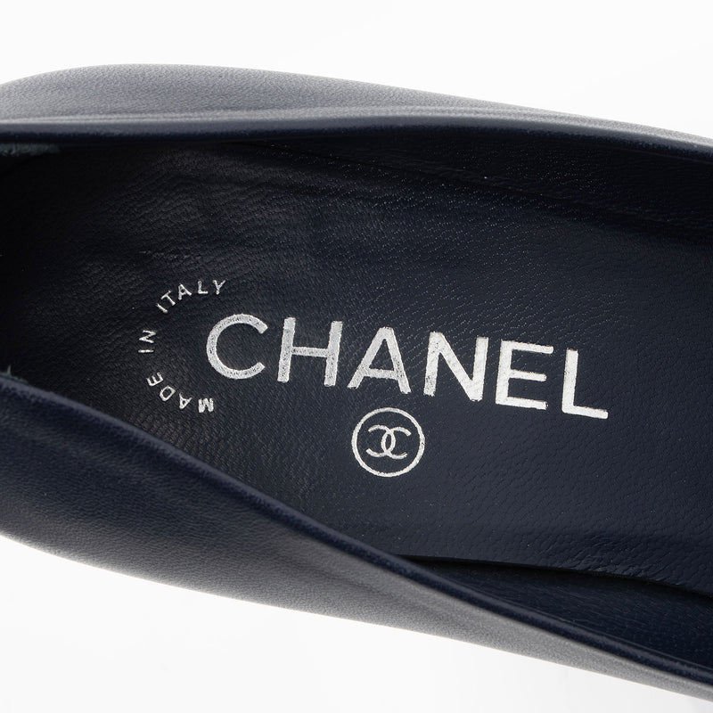 Chanel Leather CC Cap Toe Chain Platform Pumps - Size 10.5 C / 40.5 C - FINAL SALE (SHF-vBjRc5)
