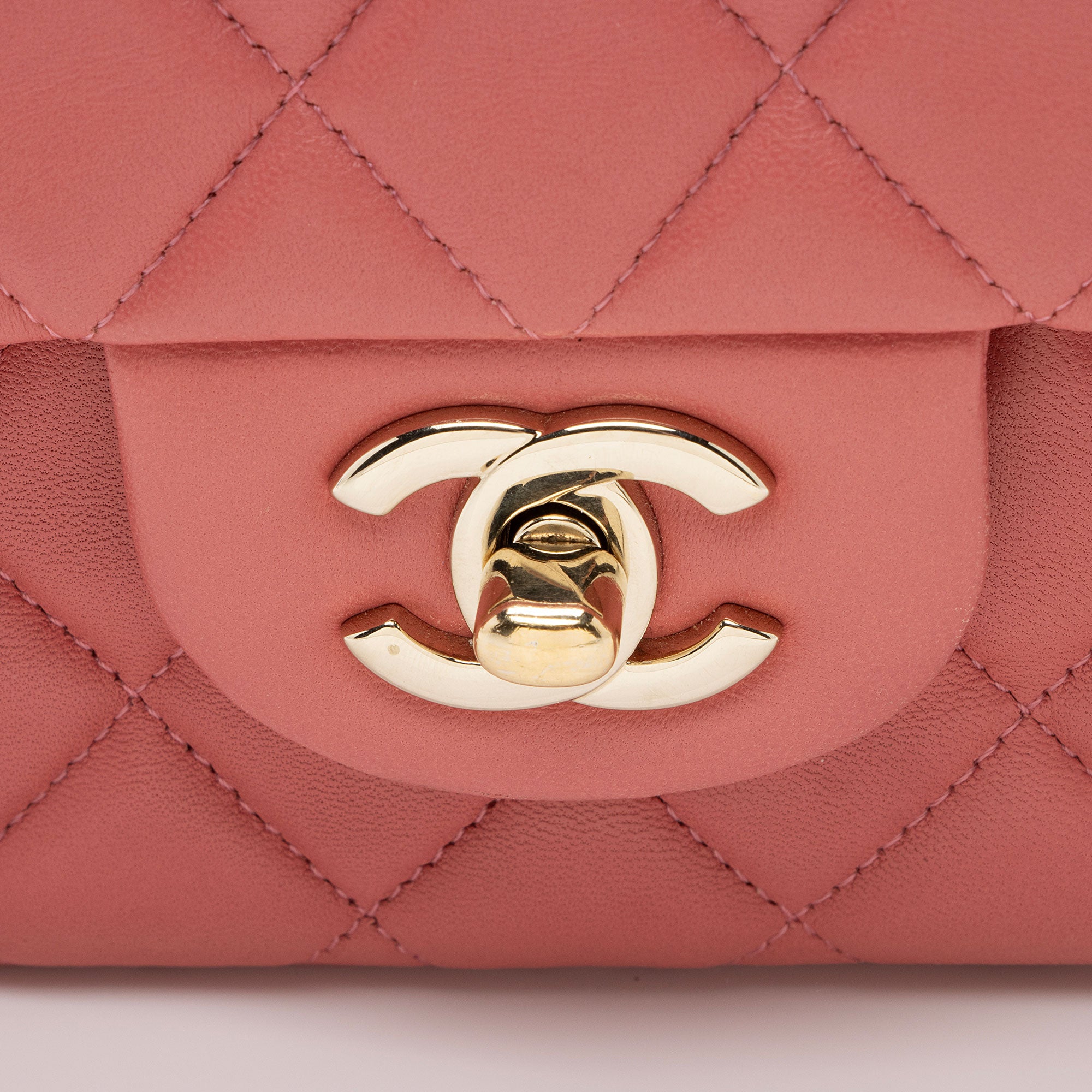 Chanel Limited Edition Lambskin Valentine Classic Medium Single Flap Bag (SHF-M2VY9h)