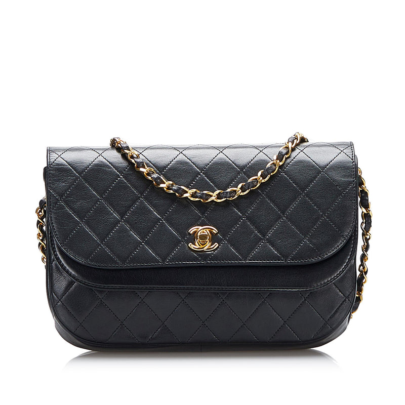  Chanel, Pre-Loved Black Quilted Lambskin Double Round Flap  Small, Black : Luxury Stores