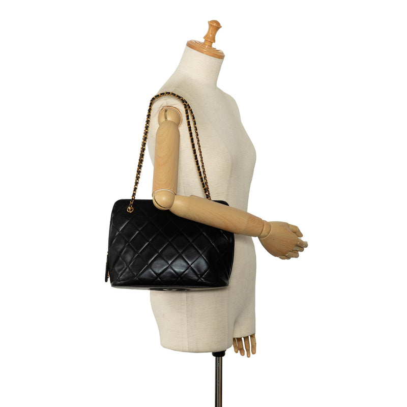 Chanel Matelasse Lambskin Leather Shoulder Bag (SHG-pt26br)