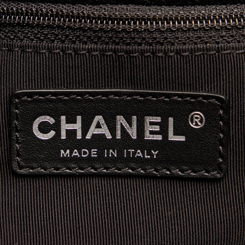 Chanel Matelasse Patent Leather Tote Bag (SHG-r9UFCD)