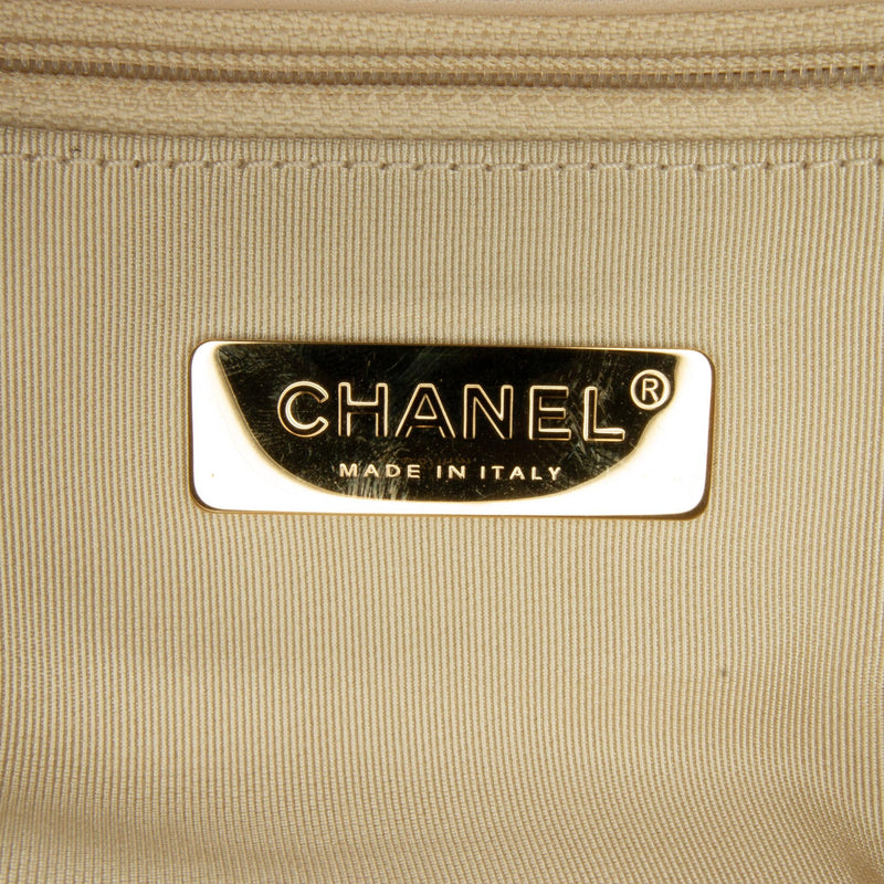 Chanel Maxi Lambskin 19 Flap Satchel (SHG-RsNtmV)