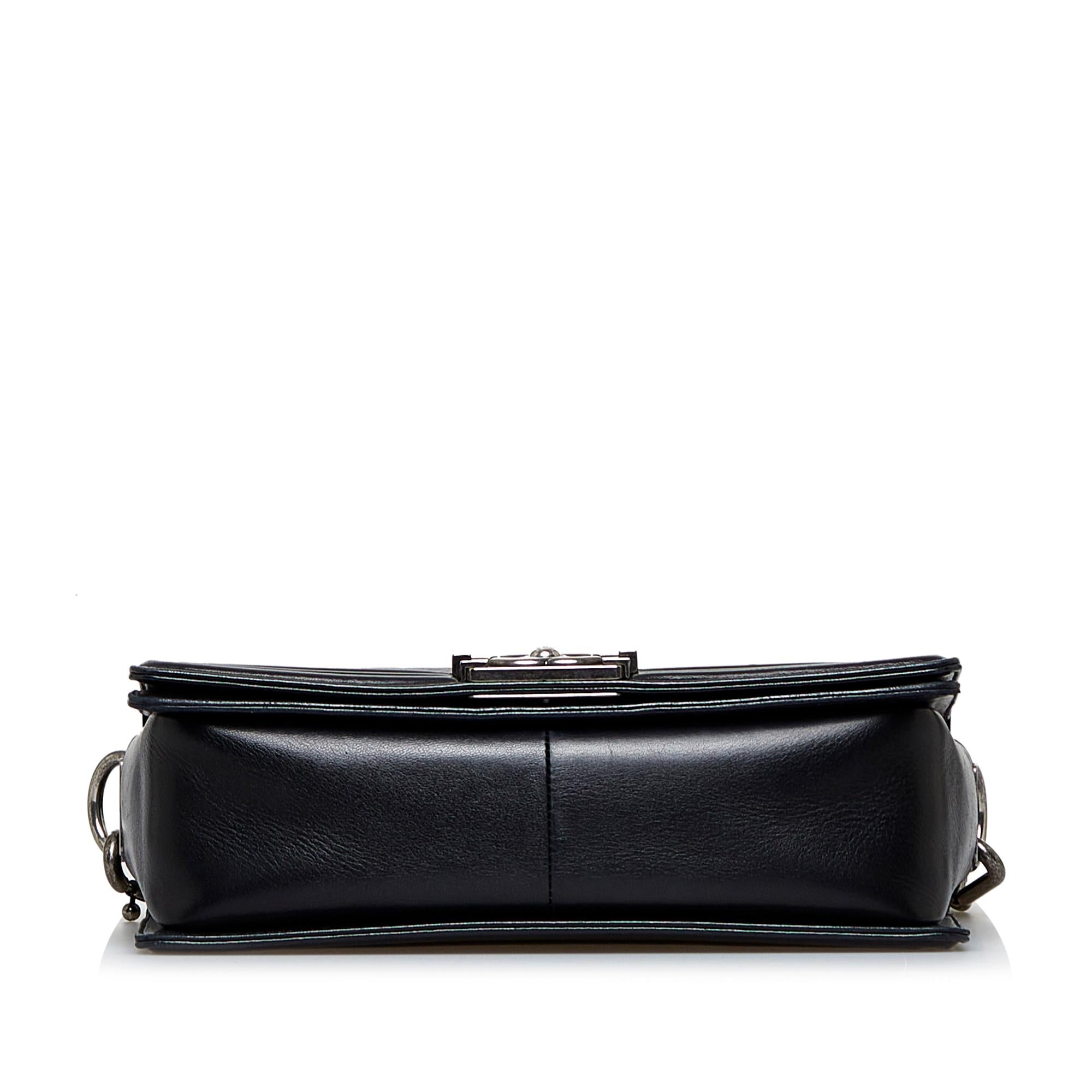 Chanel Medium Boy Bag (SHG-BOOAMQ)