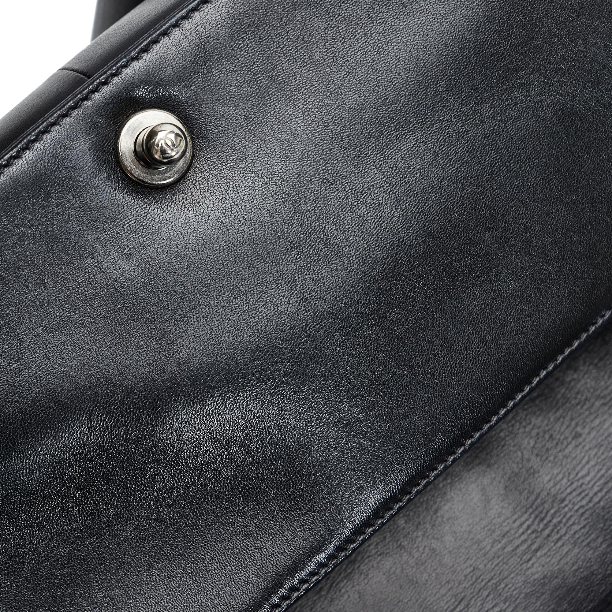 Chanel Medium Boy Bag (SHG-BOOAMQ)