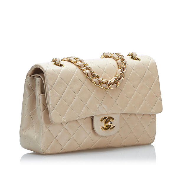 Chanel Timeless 23cm double flap Shoulder bag in White quilted