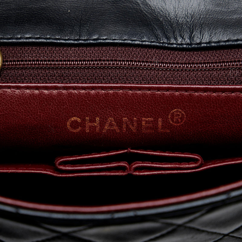 Chanel Medium Classic Lambskin Single Flap Bag (SHG-puFpTM)