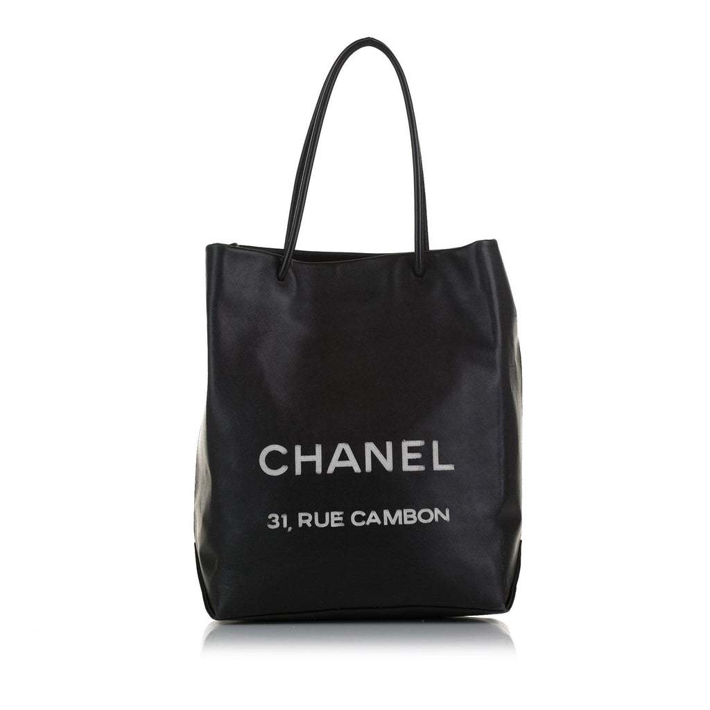 Chanel Medium Essential Shopping Tote (SHG-yBIyGg)