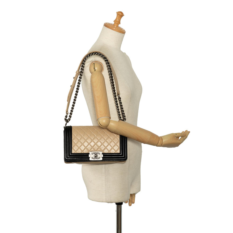 Chanel Medium Lambskin Boy Bicolor Flap Bag (SHG-rXdhO4)