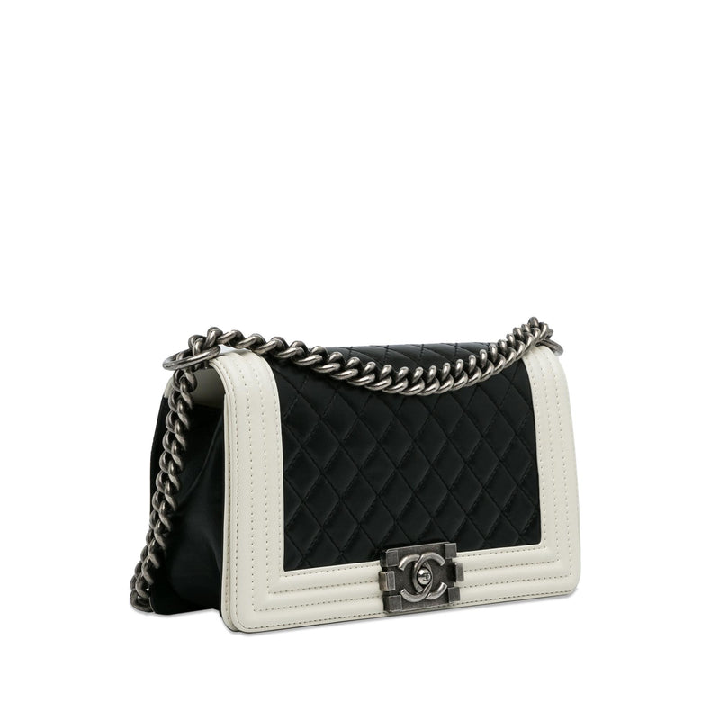 Chanel Medium Lambskin Boy Bicolor Flap Bag (SHG-MjfI80)