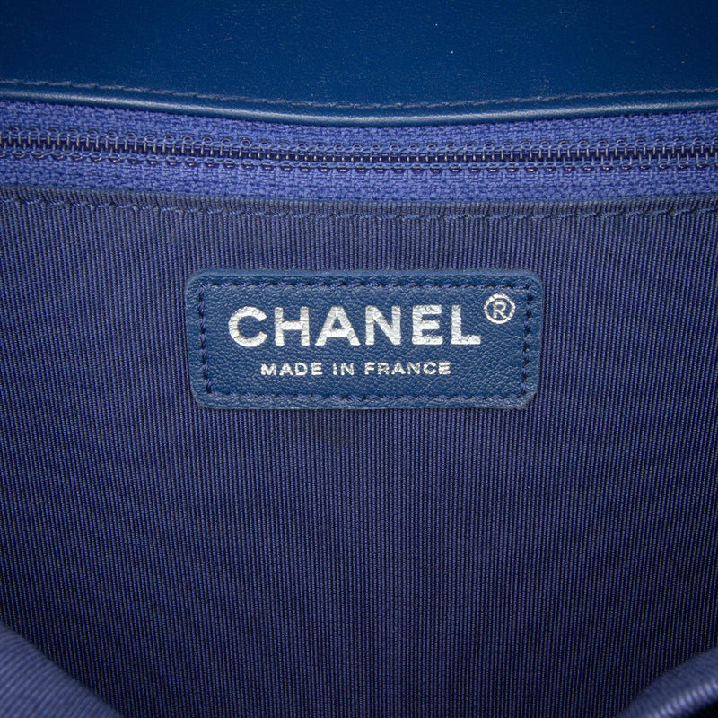 Chanel Medium Lambskin Boy Flap Bag (SHG-VYNHf9)