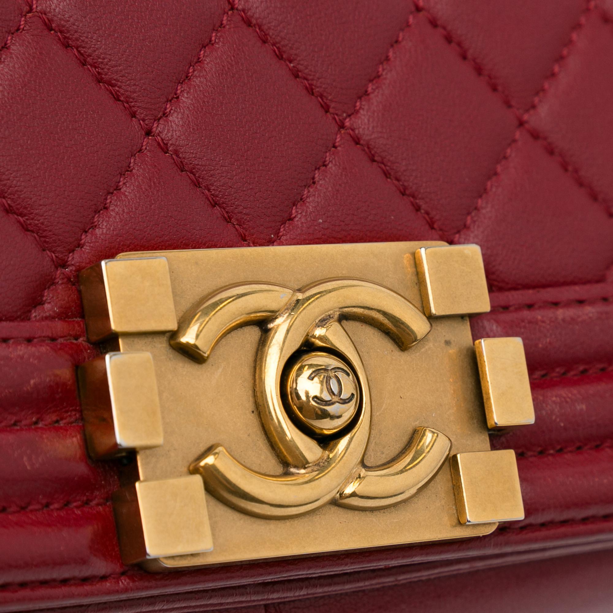 Chanel Medium Lambskin Boy Flap Bag (SHG-8UJu8C)
