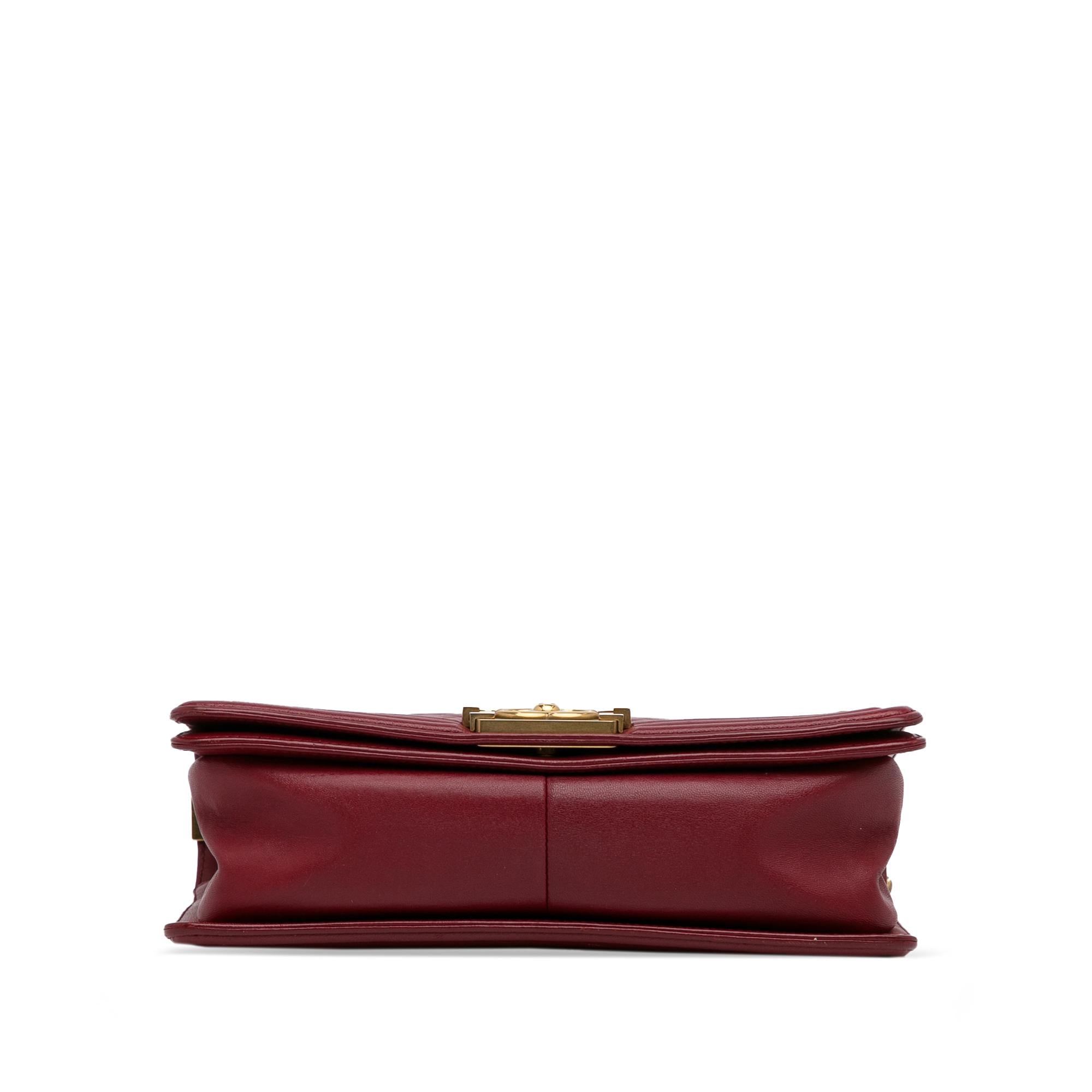 Chanel Medium Lambskin Boy Flap Bag (SHG-8UJu8C)