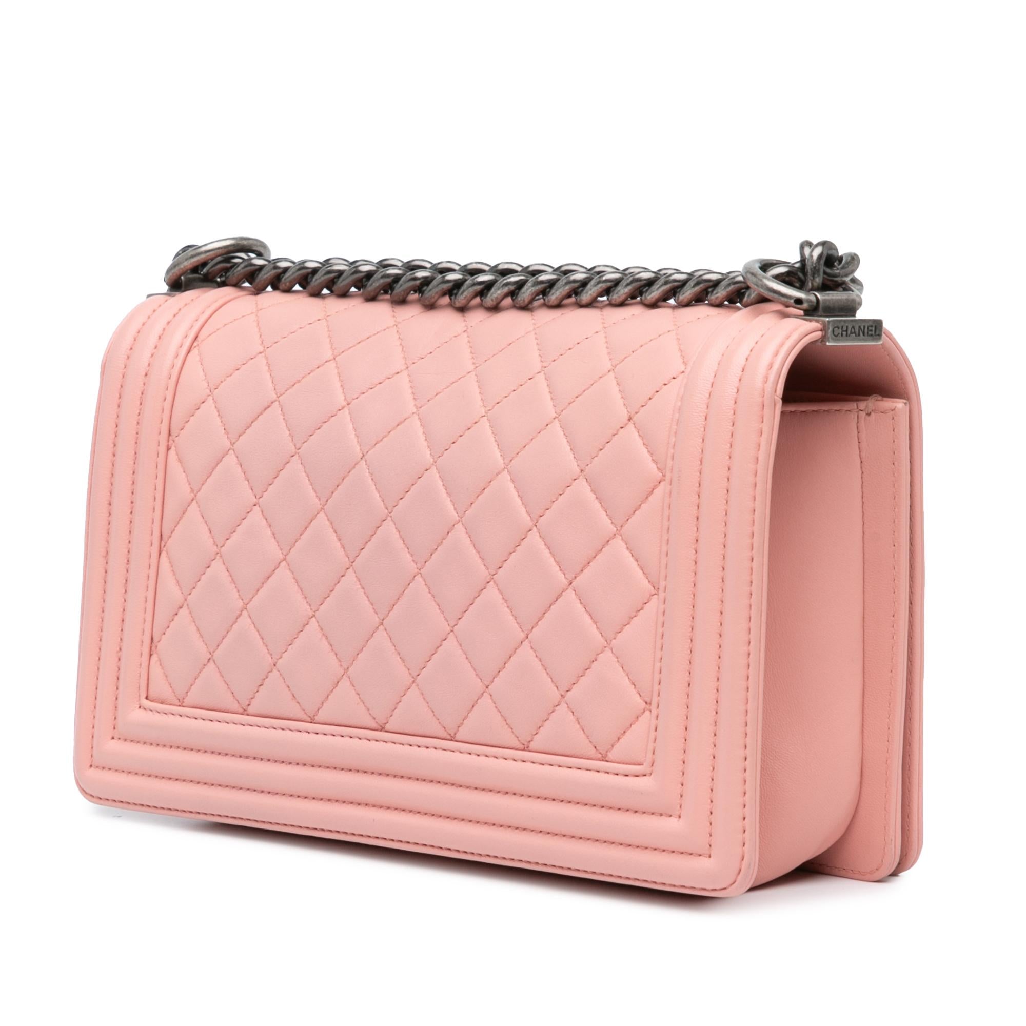 Chanel Medium Lambskin Boy Flap (SHG-eHjD9I)