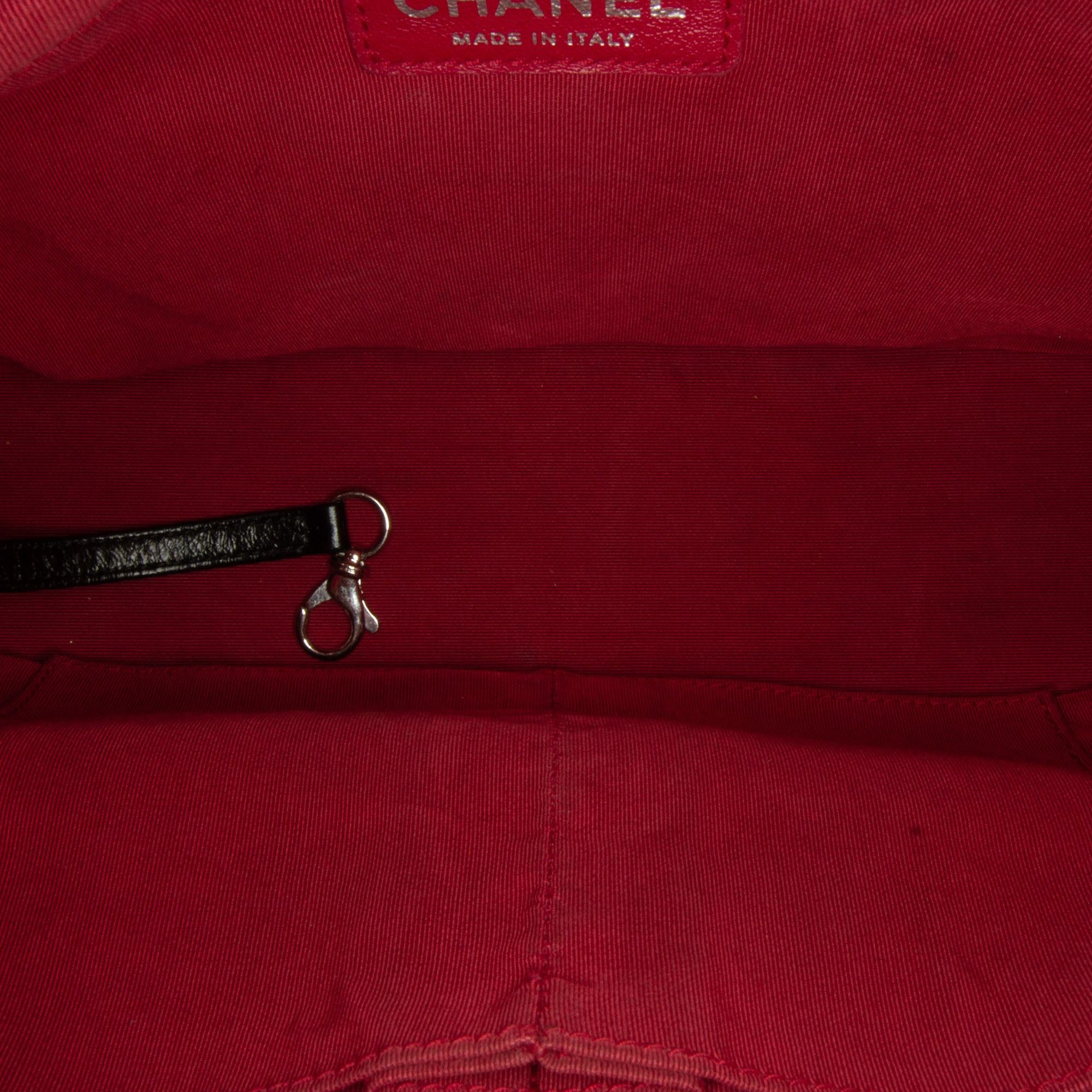 Chanel Medium Lambskin Gabrielle Crossbody (SHG-ErV52u)