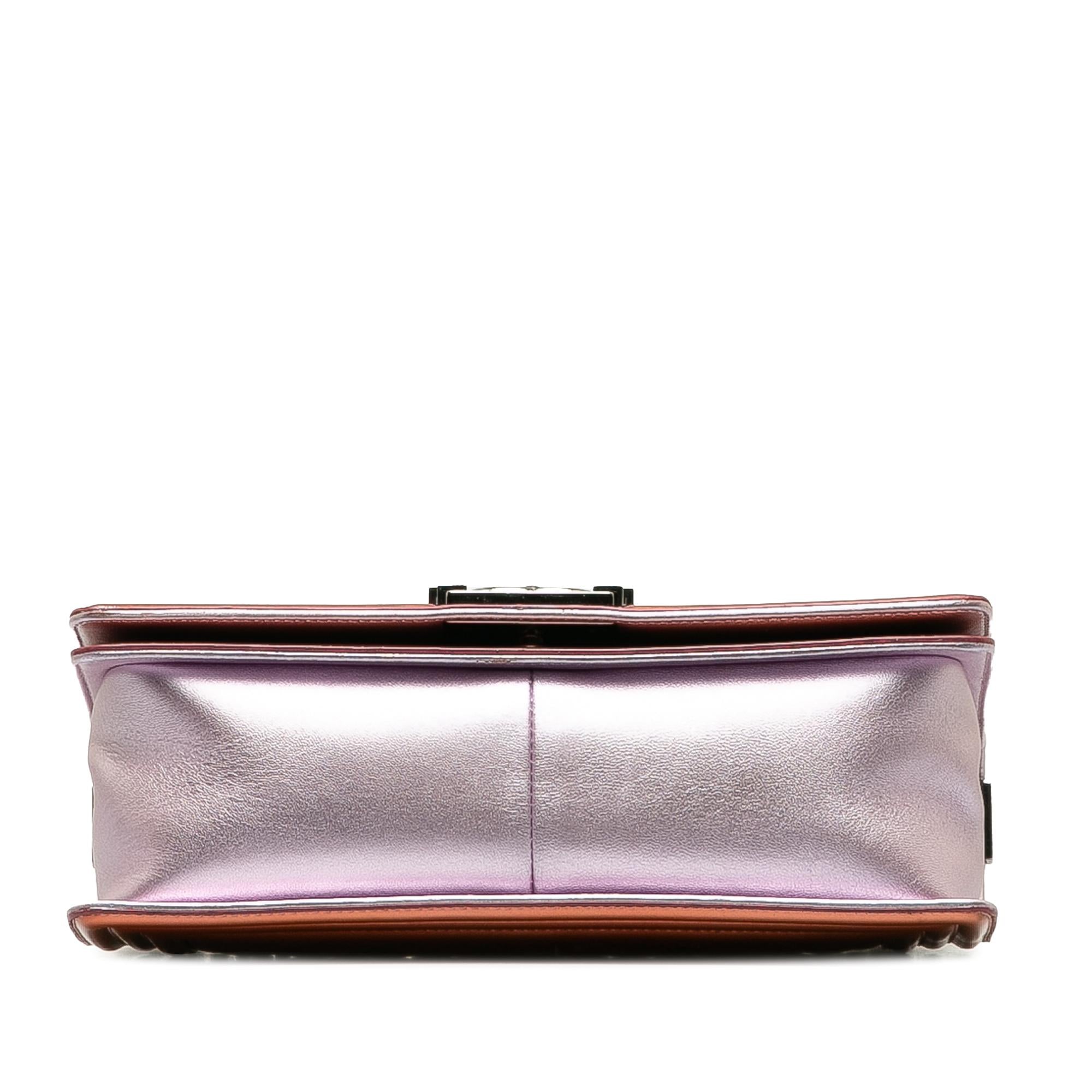 Chanel Medium Patent Boy Flap Bag (SHG-XjO8UR)