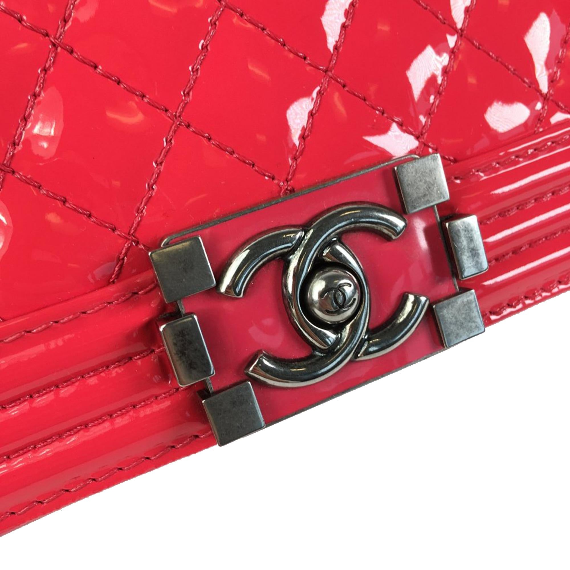 Chanel Medium Patent Boy Flap (SHG-Q9F2oG)