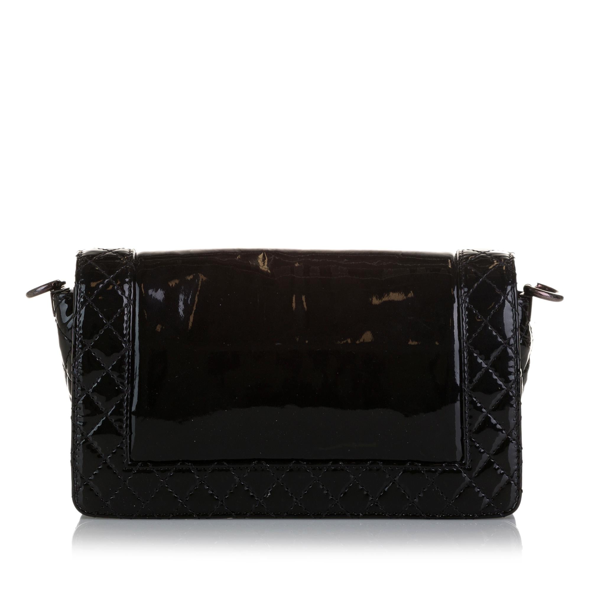 Chanel Medium Patent Reverso Boy Flap (SHG-xCR0zI)