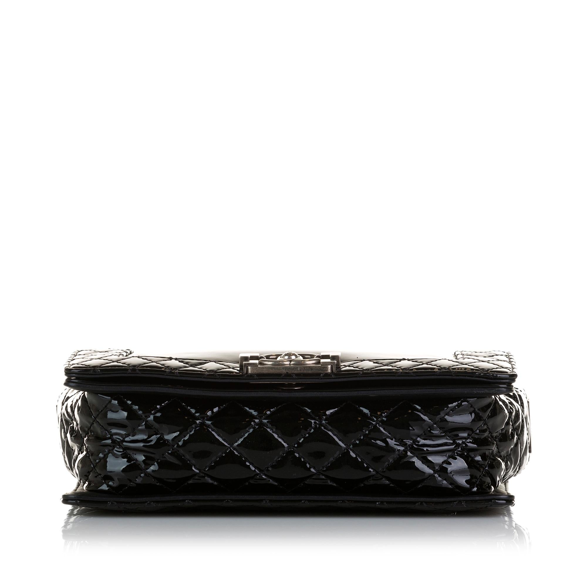 Chanel Medium Patent Reverso Boy Flap (SHG-xCR0zI)