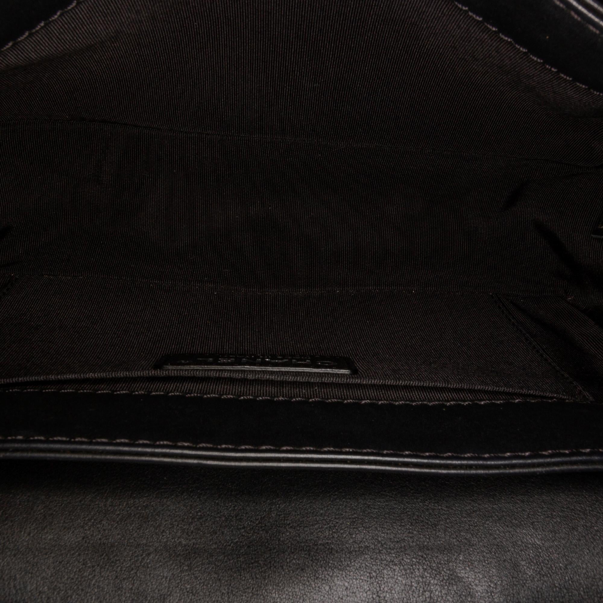 Chanel Medium Patent Reverso Boy Flap (SHG-xCR0zI)