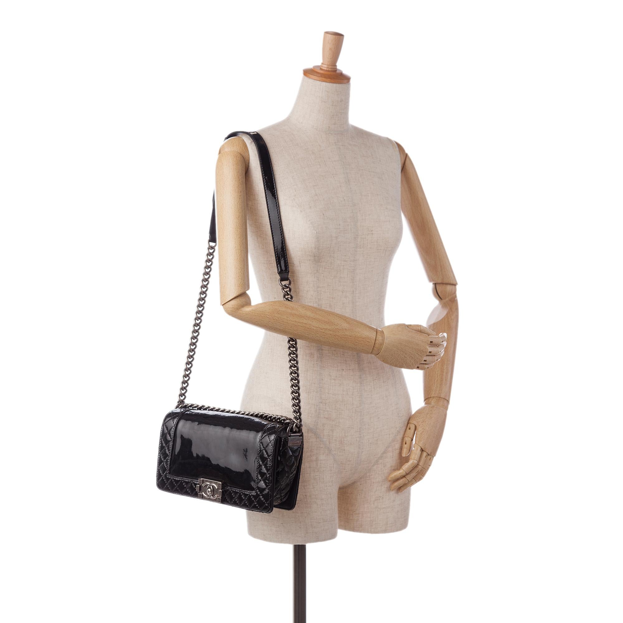 Chanel Medium Patent Reverso Boy Flap (SHG-xCR0zI)