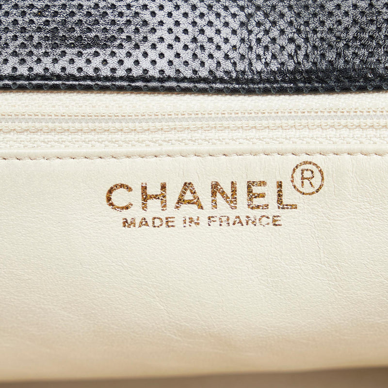 Chanel Medium Peforated Lambskin Single Flap (SHG-Cy4DJQ)