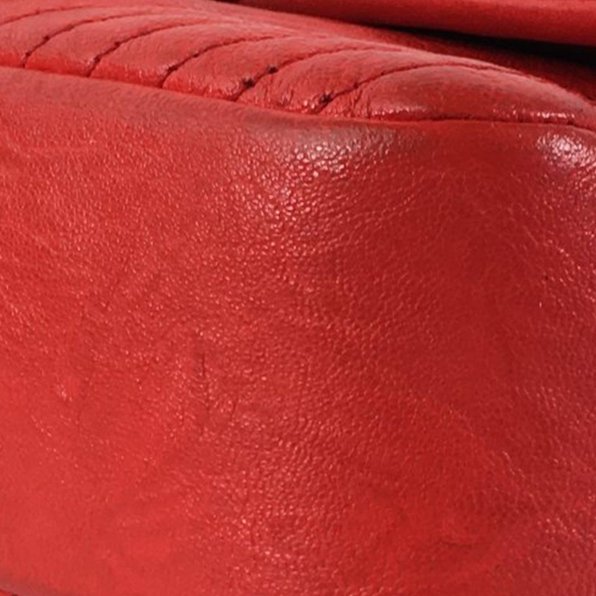 Chanel Medium Wrinkled Calfskin Quilted Chevron Medallion Charm Surpique Flap (SHG-Xm49iv)