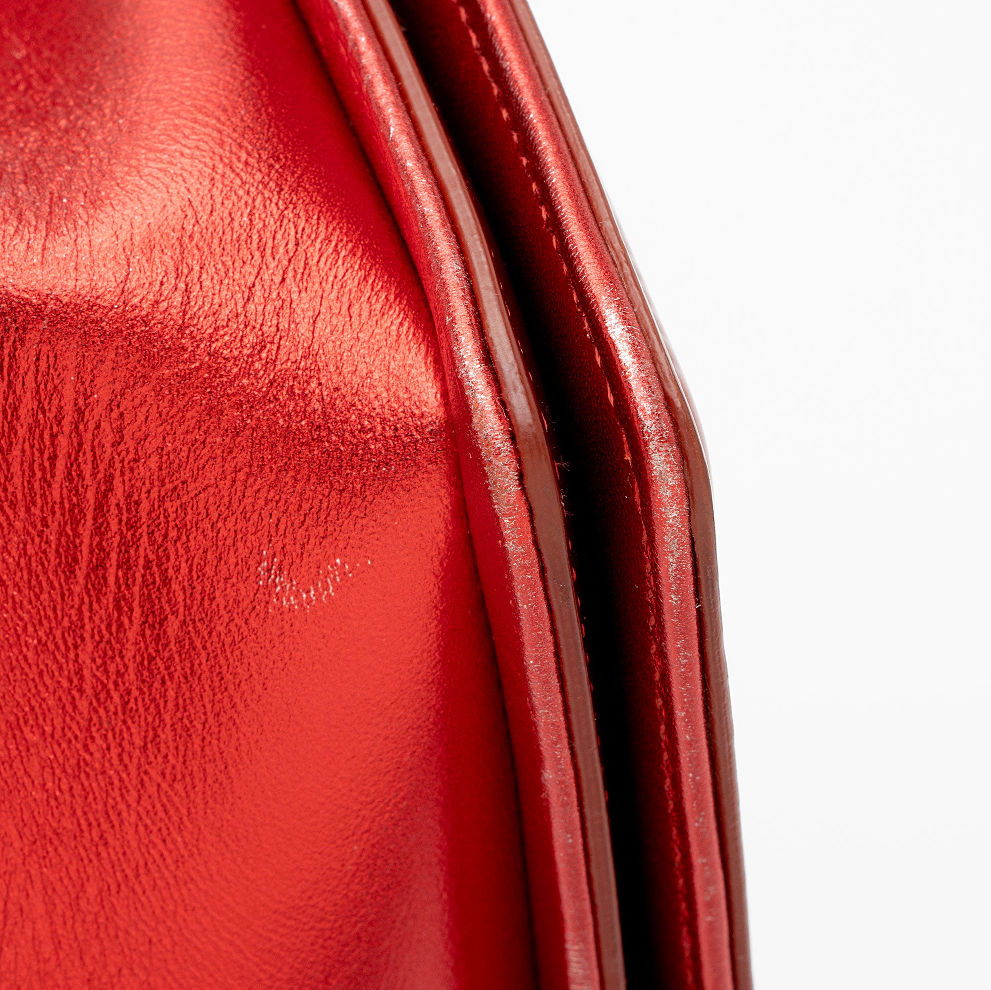 Chanel Metallic Patent Leather Old Medium Boy Bag (SHF-Gxw2JA)