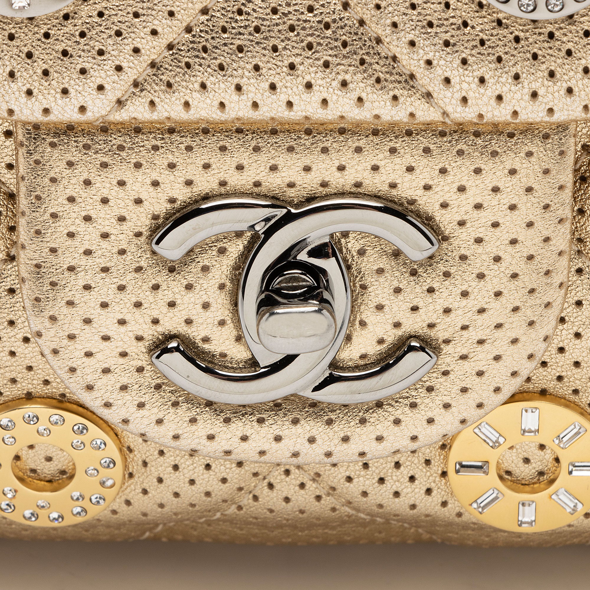 Chanel Metallic Perforated Lambskin CC Medals Medium Flap Bag (SHF-5oF95y)