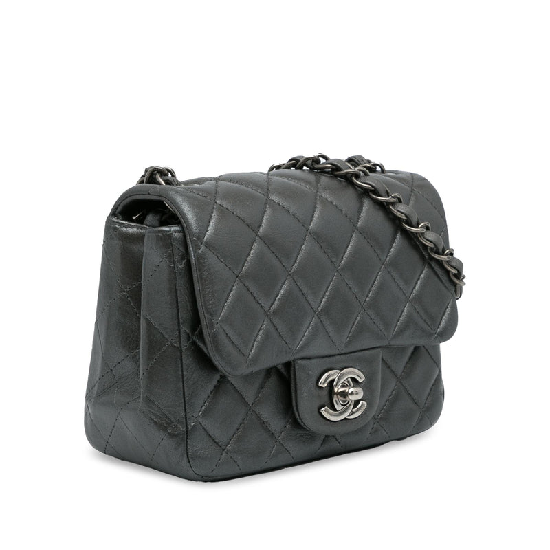 Chanel Mini Classic Lambskin Square Single Flap (SHG-Lqr8P5)