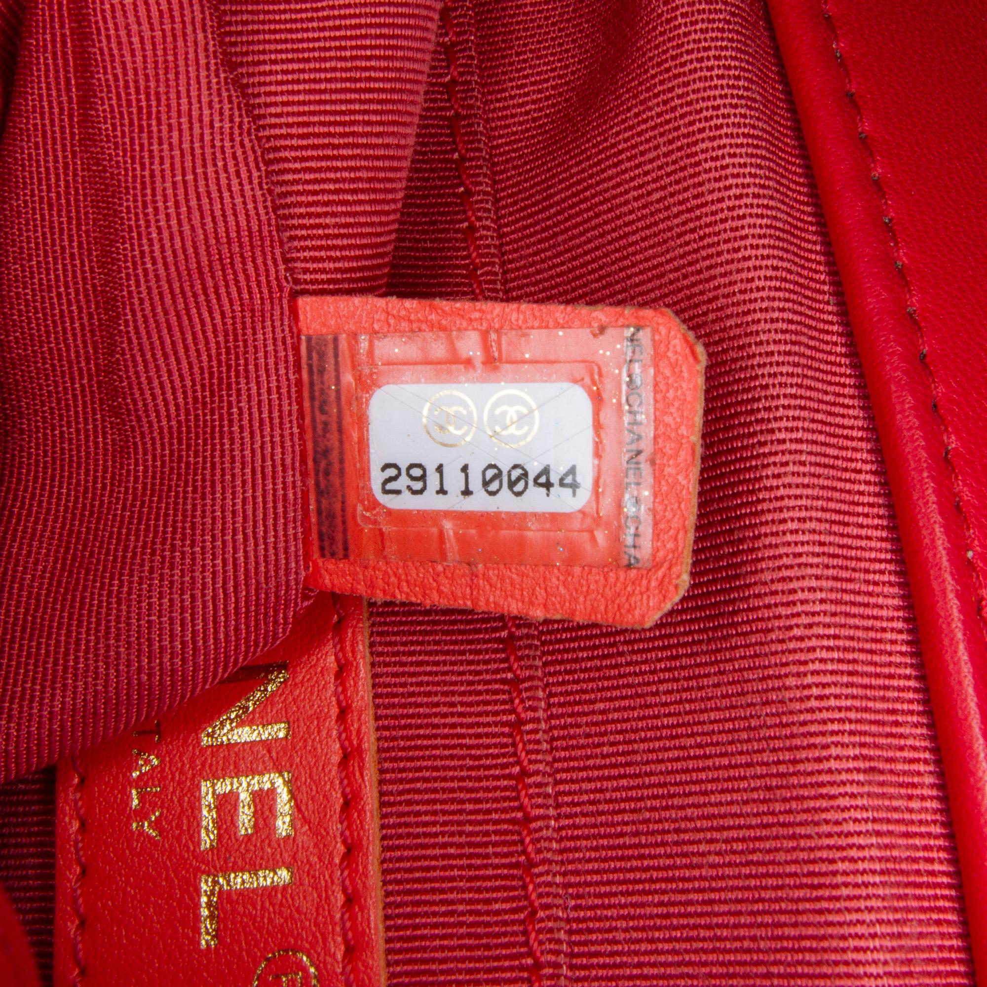 Chanel Mini In the Loop Flap Bag (SHG-2yRjg8)