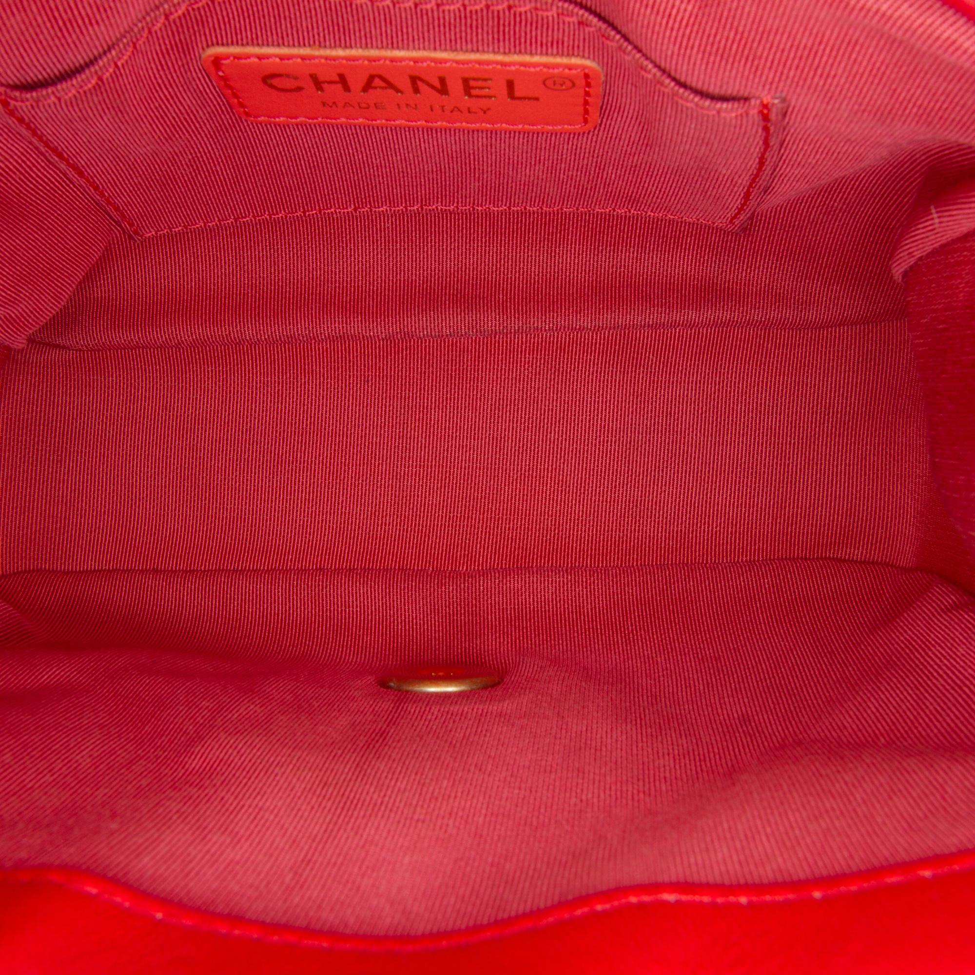 Chanel Mini In the Loop Flap Bag (SHG-2yRjg8)