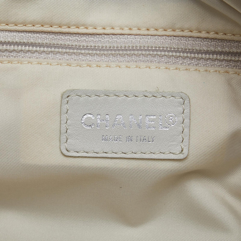 Chanel New Travel Line Handbag (SHG-thWTlc)