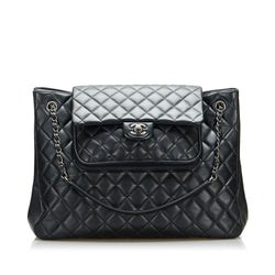 Chanel Paris-Edinburgh Flap Shoulder Bag (SHG-vjs7uw)