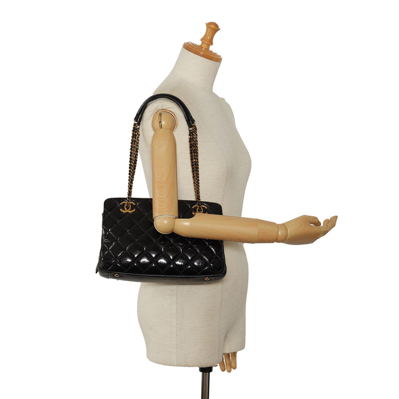 Chanel Patent Goatskin Paris Salzburg CC Eyelet Shoulder Bag (SHG-OuWTBq)