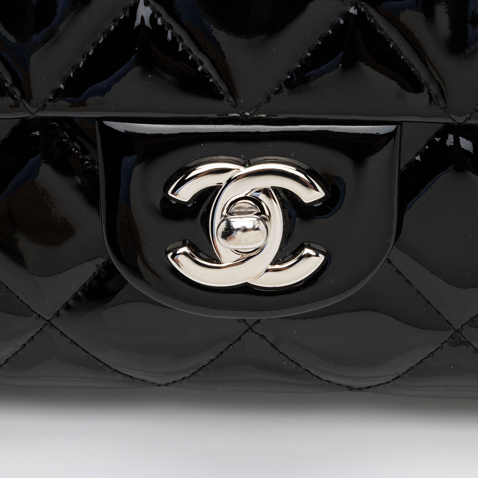 Chanel Patent Leather Flap Clutch on Chain (SHF-9c9WQx)