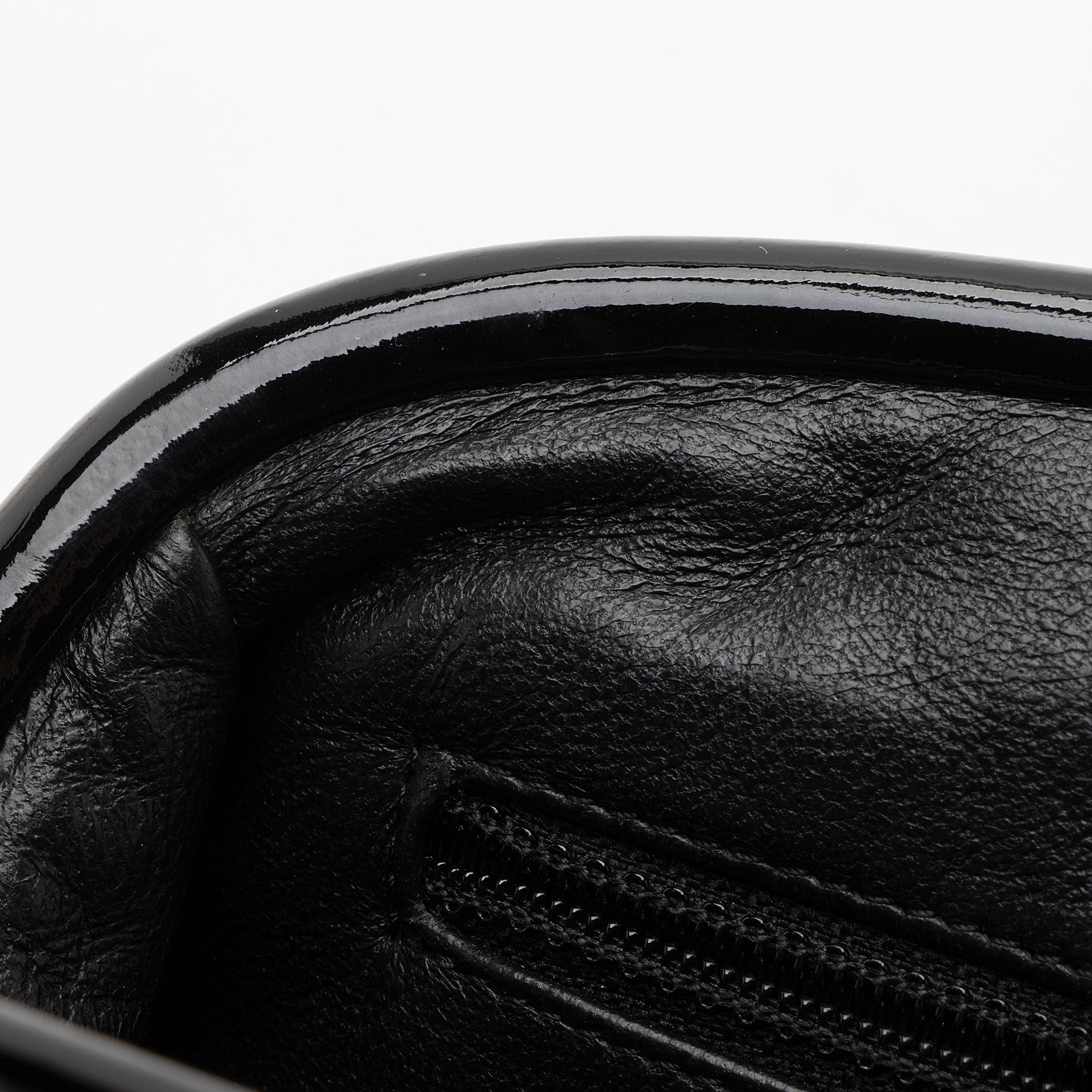 Chanel Patent Leather Timeless Clutch (SHF-QRt3pK)