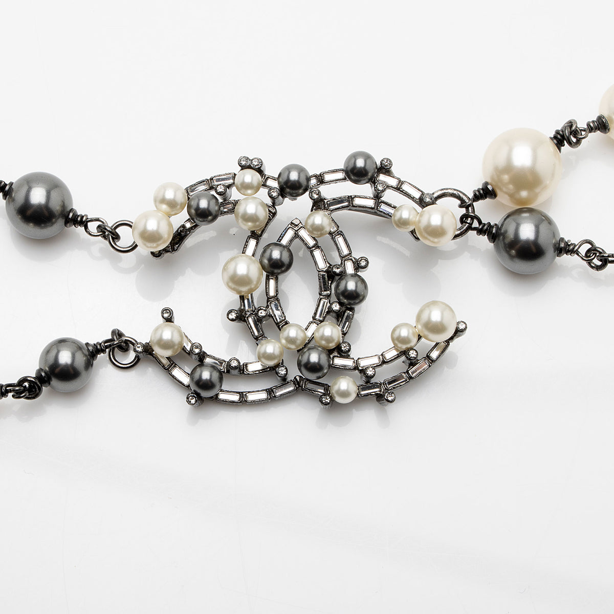 Authentic Chanel Beaute pearl and rhinestone chain belt Chain belt - Metal, glass pearls & resin, gold, pearly white  main image 4