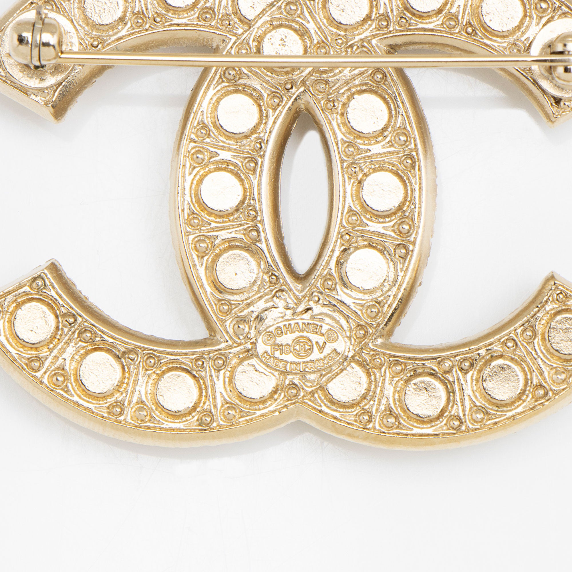 Chanel Pearl CC Brooch (SHF-KY02qw)