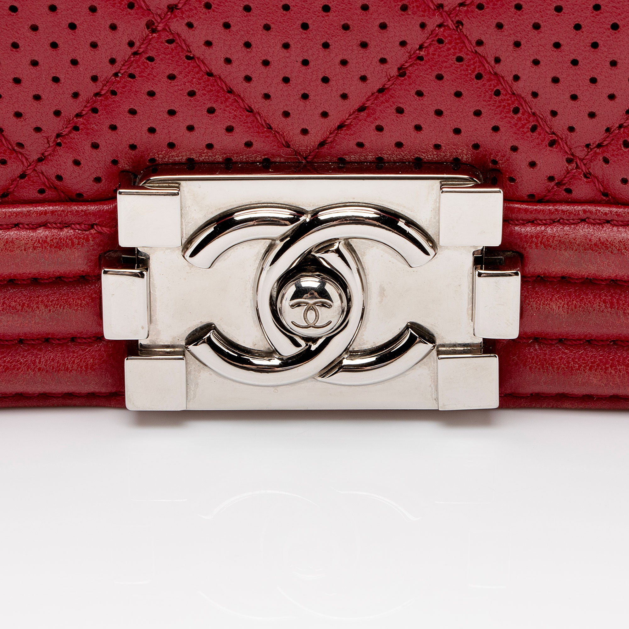 Chanel Perforated Lambskin New Medium Boy Bag (SHF-LqYEA9)