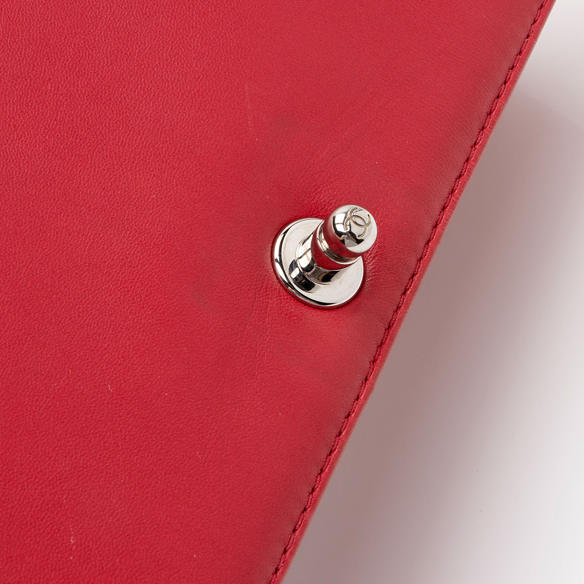 Chanel Perforated Lambskin New Medium Boy Bag (SHF-LqYEA9)