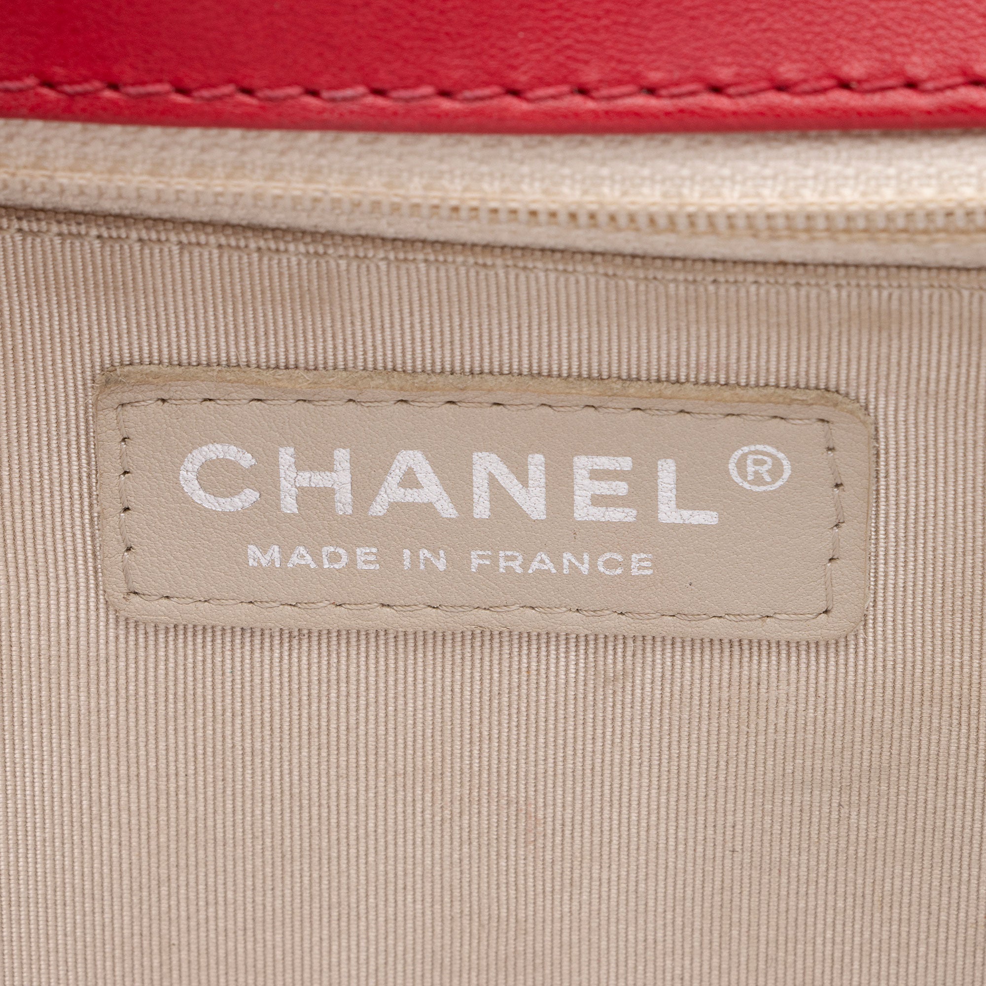 Chanel Perforated Lambskin New Medium Boy Bag (SHF-LqYEA9)