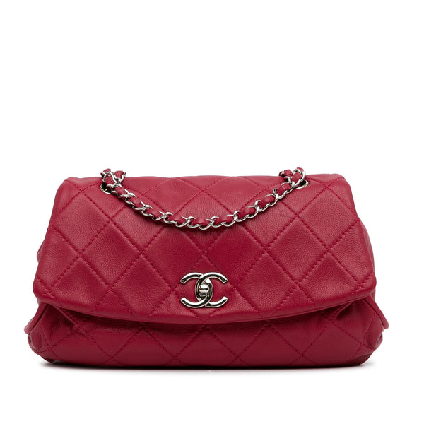 Chanel Quilted Calfskin Curvy Flap (SHG-lSn9g7)