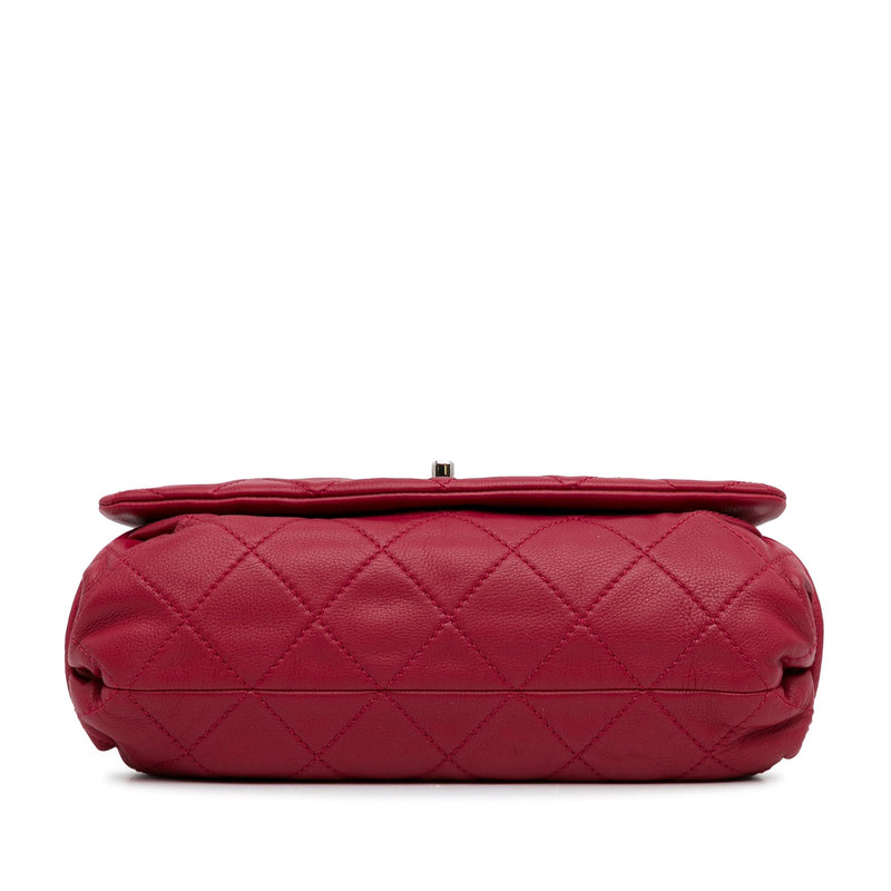 Chanel Quilted Calfskin Curvy Flap (SHG-lSn9g7)