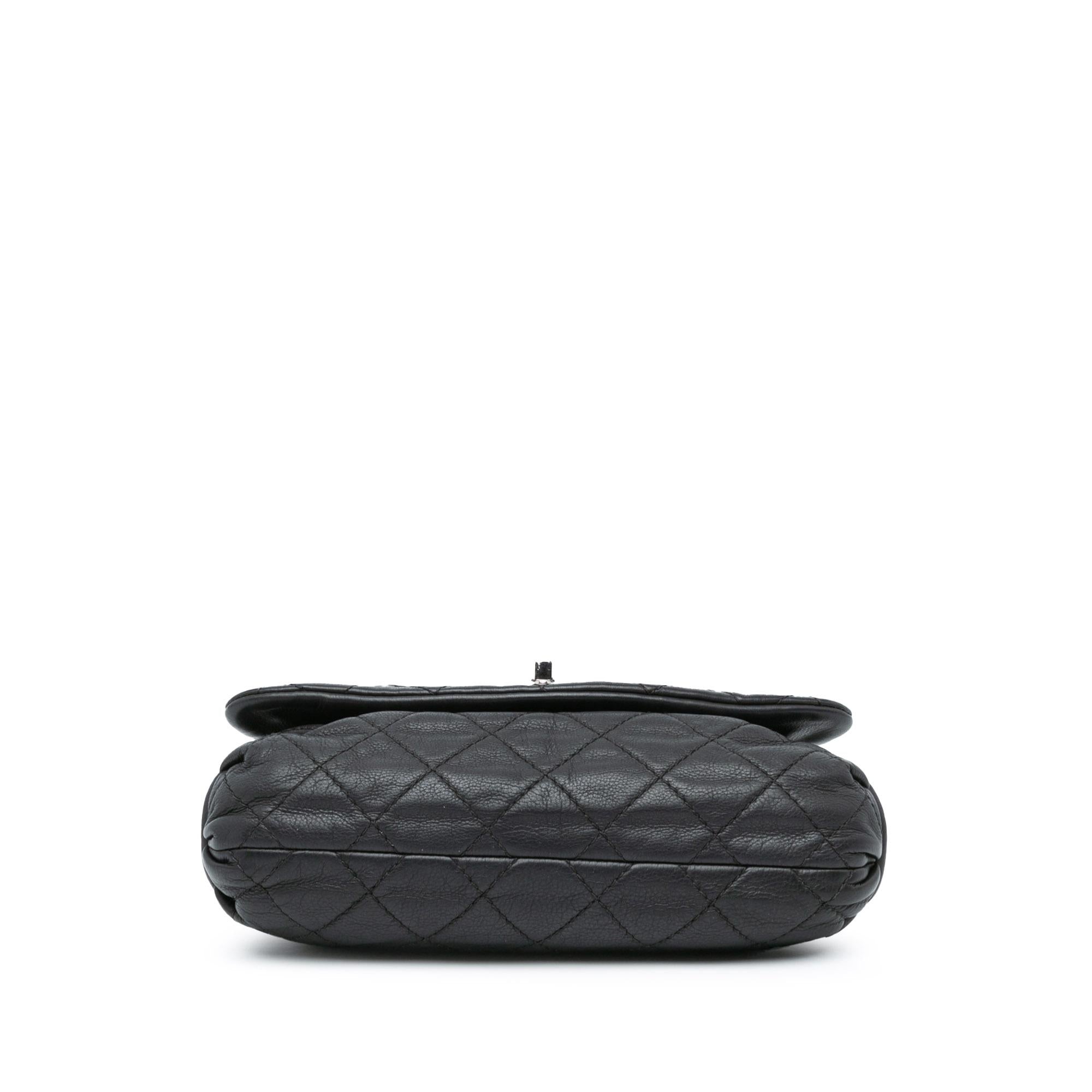 Chanel Quilted Calfskin Curvy Flap (SHG-7XhJvX)