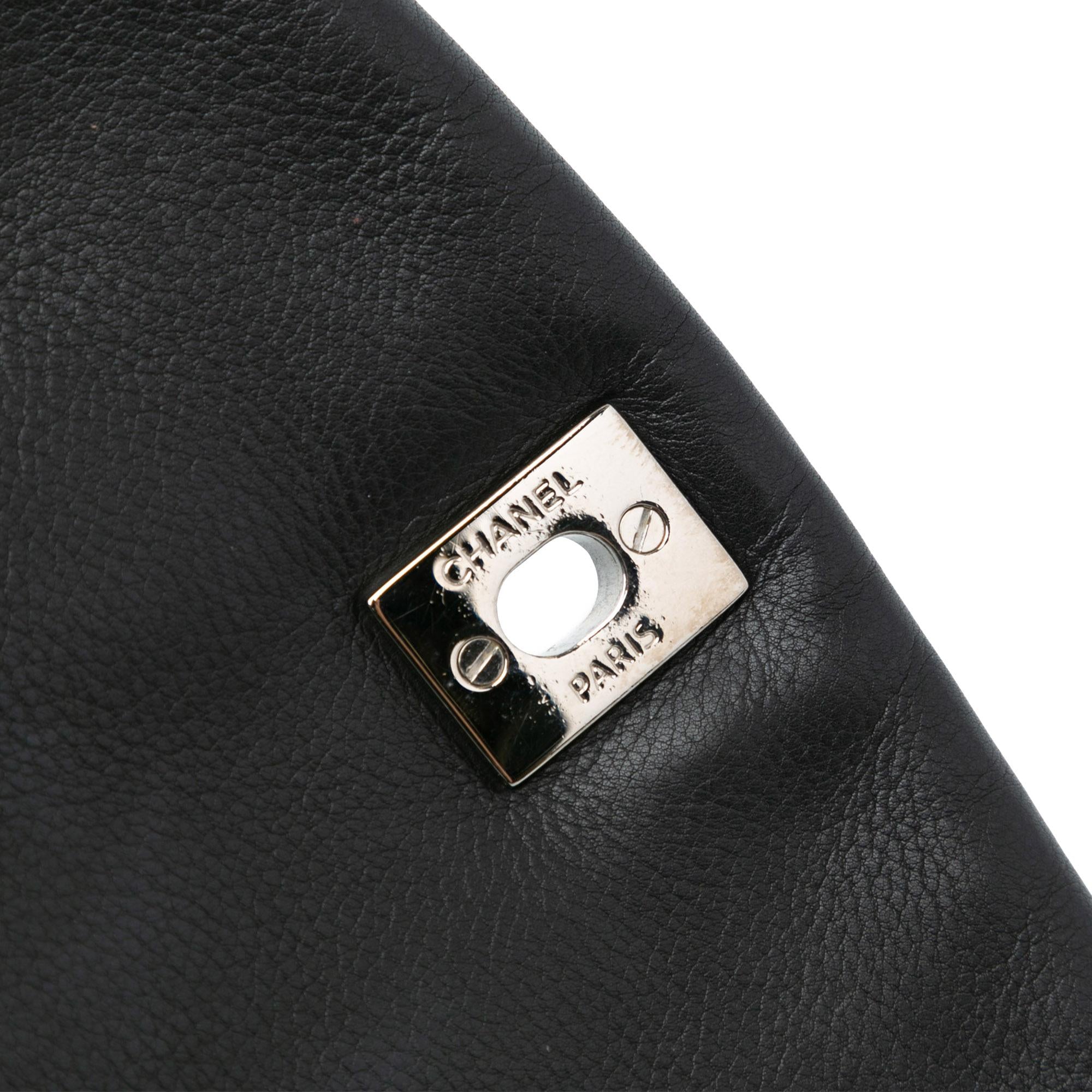 Chanel Quilted Calfskin Curvy Flap (SHG-7XhJvX)