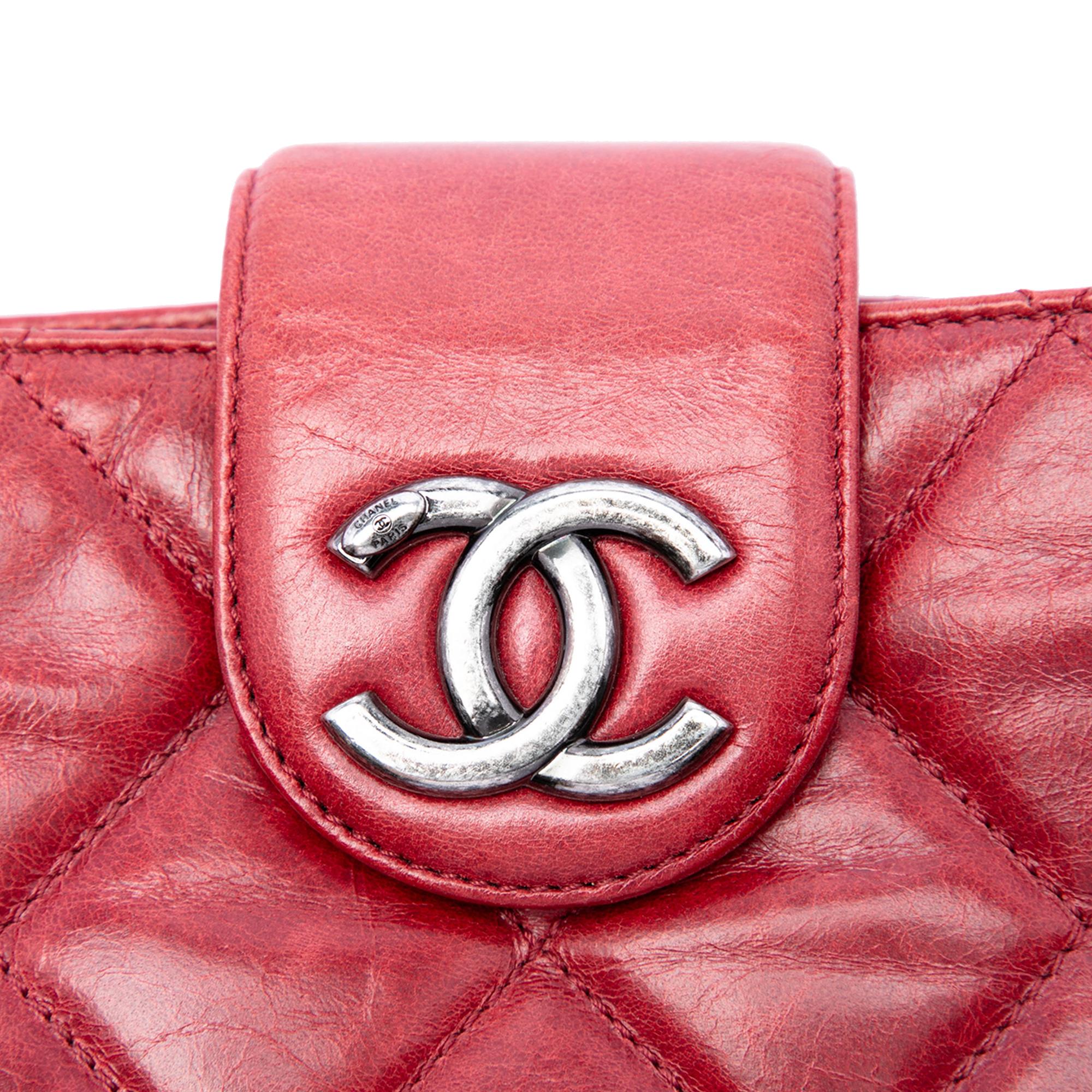 Chanel Quilted Glazed Calfskin Coco Pleats Chain Clutch