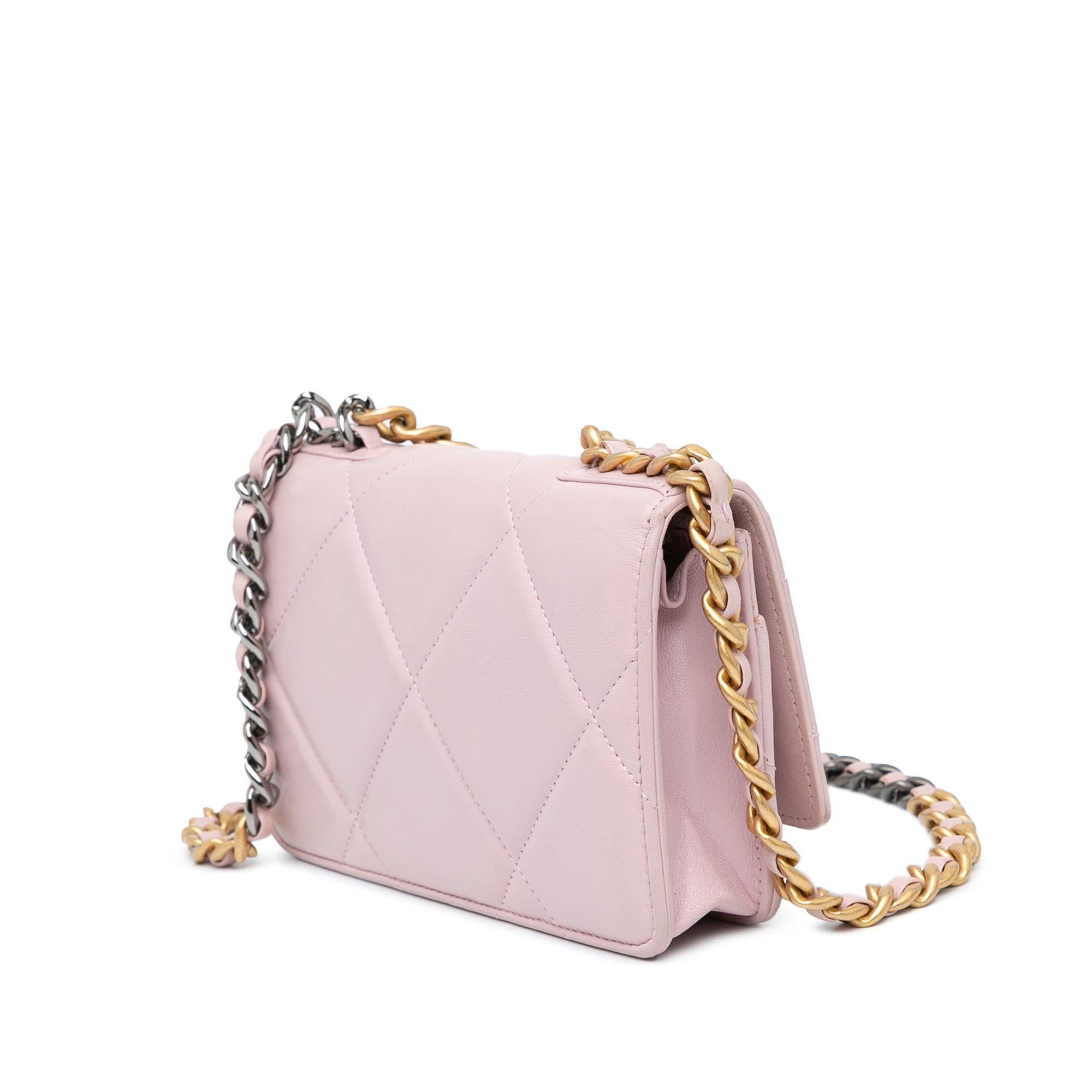 Chanel Quilted Lambskin 19 Wallet on Chain (SHG-td22ep)