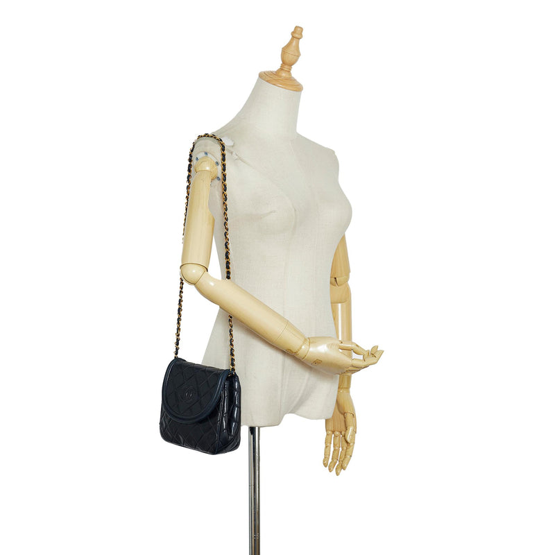 Chanel Quilted Lambskin CC Tassel Crossbody Bag (SHG-Cv9Idd)